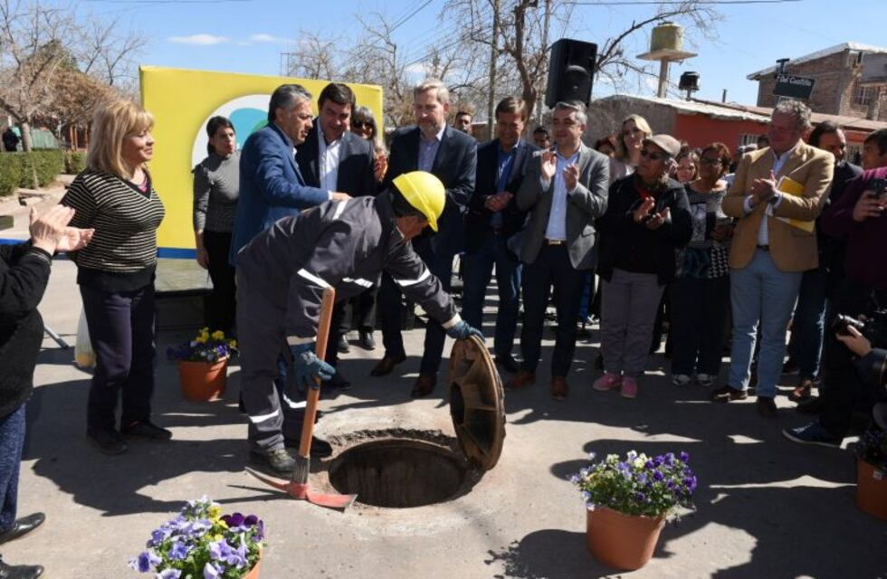 Inauguraron una importante obra de cloacas para Perdriel