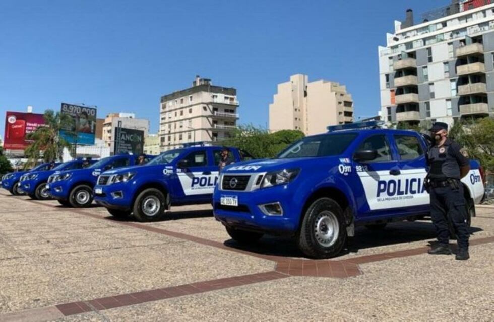 Equipan a la Policía de Córdoba: nuevos vehículos, cascos y cámaras de vigilancia
