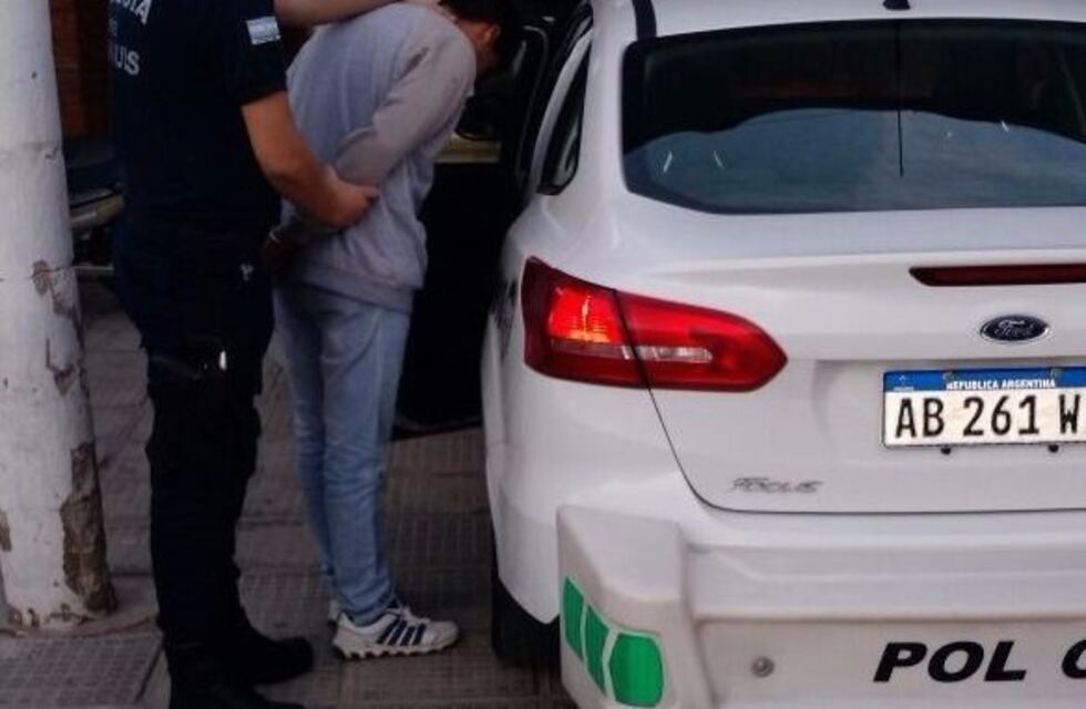 En una semana violó dos veces una orden de restricción y lo apresaron