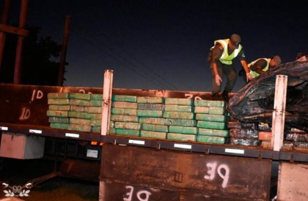 Decomisaron un camión con 4573 kilos de marihuana con destino a Rosario