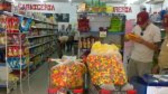 Decomisaron alimentos y medicamentos vencidos en un supermercado chino de zona oeste.
