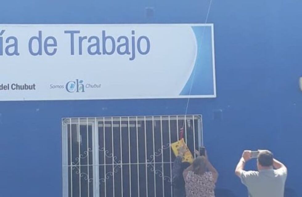 Toma de la Secretaría de Trabajo: "Con una soga nos pasan comida"