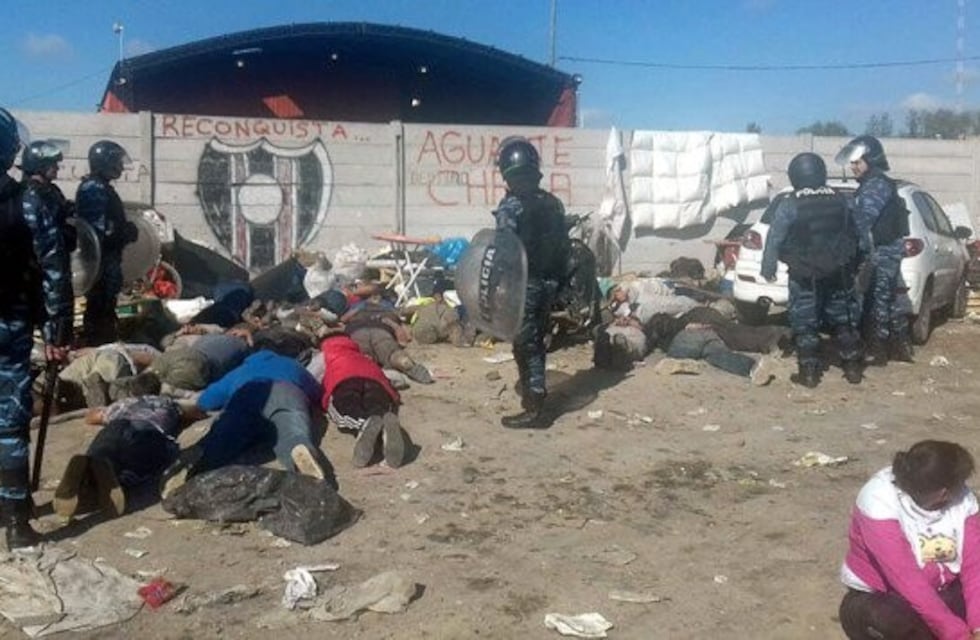 Detuvieron a dos policías y otras 21 personas por comercializar alimentos y mercaderías vencidas que sacaban de la CEAMSE