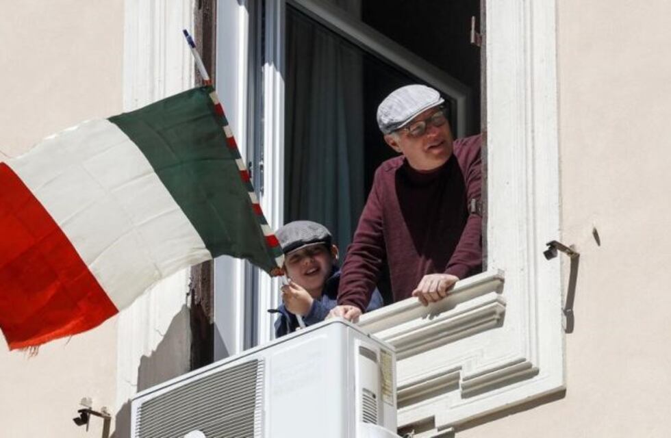 Italia celebra el aniversario 75 de la liberación nazi cantando el 'Bella Ciao' desde los balcones