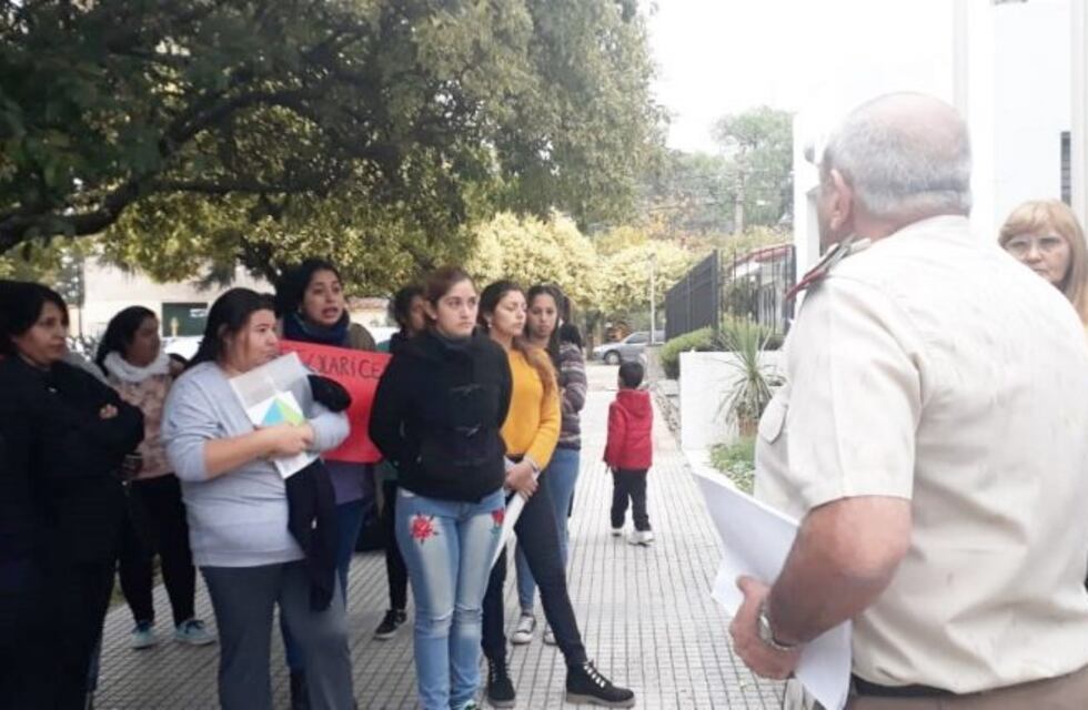 Afiliados a IOSFA protestaron por incumplimiento de pago