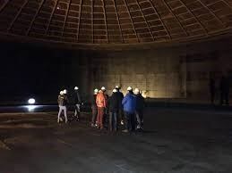 Interior de tanque de petróleo.