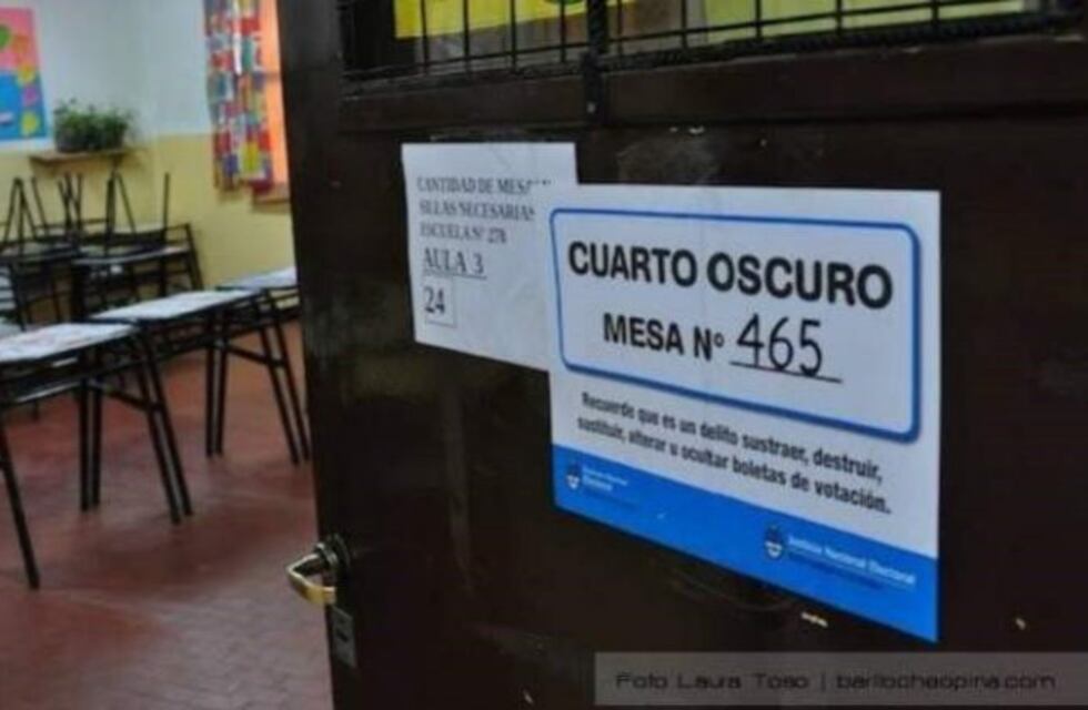 San Juan: entró borracho a votar y orinó en las boletas