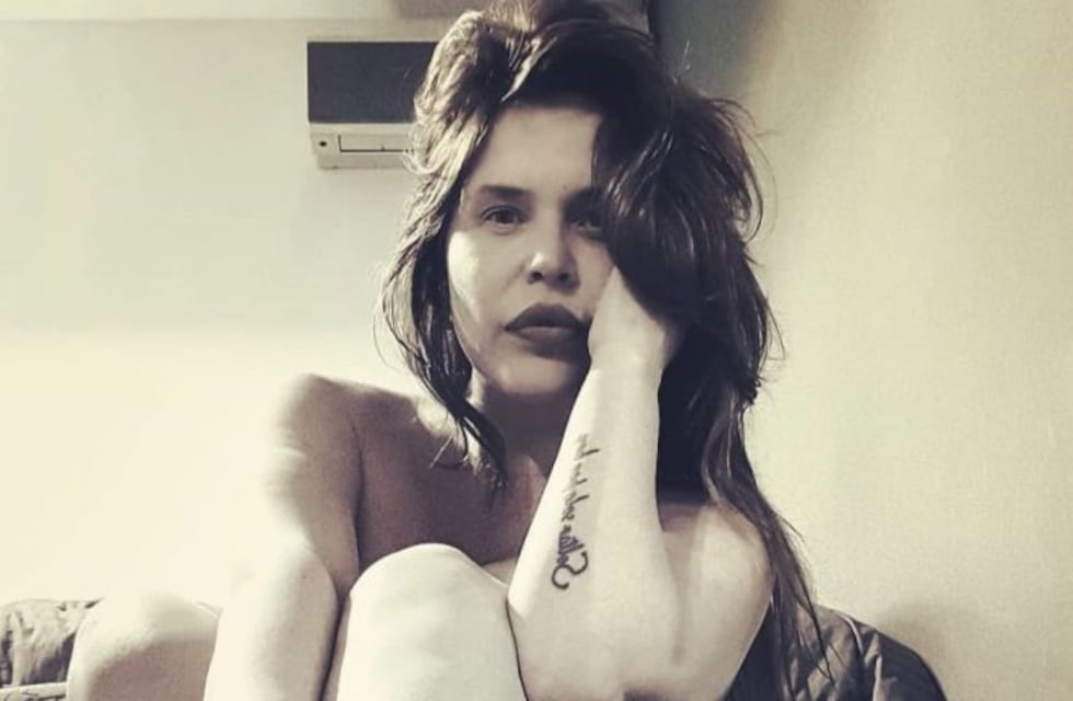 Nazarena Vélez incendió las redes con una foto retro y desnuda: "Alguna vez tuve este lomo"
