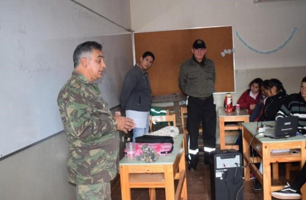 Un excombatiente brinda charlas en escuelas de Puerto Iguazú