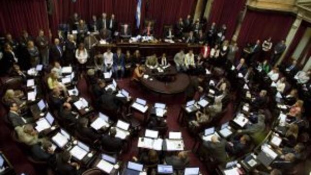 DYN22, BUENOS AIRES 09/10/13, EL SENADO REALIZABA UNA SESION ESPECIAL ESTE MEDIODIA PARA DAR SANCION DEFINITIVA AL PRESUPUESTO NACIONAL PARA EL Au00d1O PROXIMO Y APROBAR LA PRu00d3RROGA, HASTA FINES DE 2015, DE LA EMERGENCIA ECONOMICA, EL IMPUESTO AL CHEQUE, SOBR