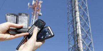 Antena de teléfono gentileza diario el despertador