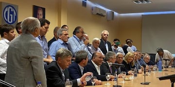 Plenario de la CGT junto a Alberto Fernández\u002E (Clarín)