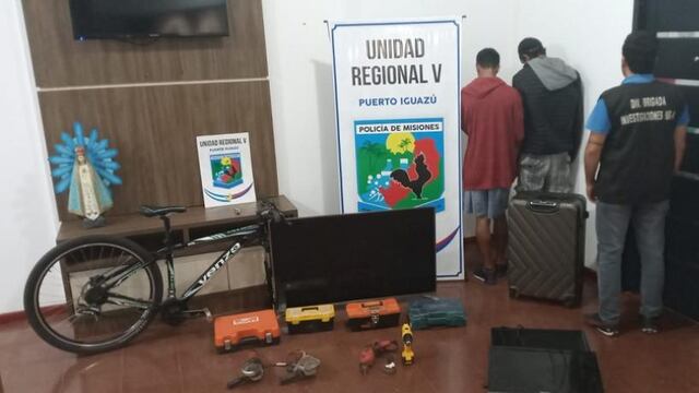 Dos individuos detenidos tras quedar filmados cuando robaban.