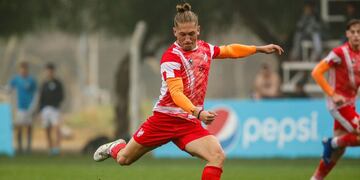 Luca Klimowicz, el "9" promesa en Instituto.