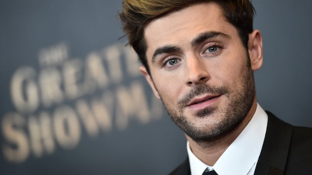 Zac Efron lució un rostro diferente otra vez.