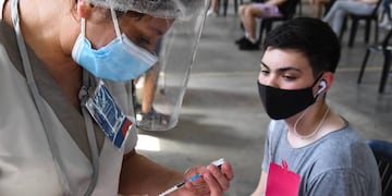 En el marco de la campaña de vacunación ya inocularon a 104.839 adolescentes.