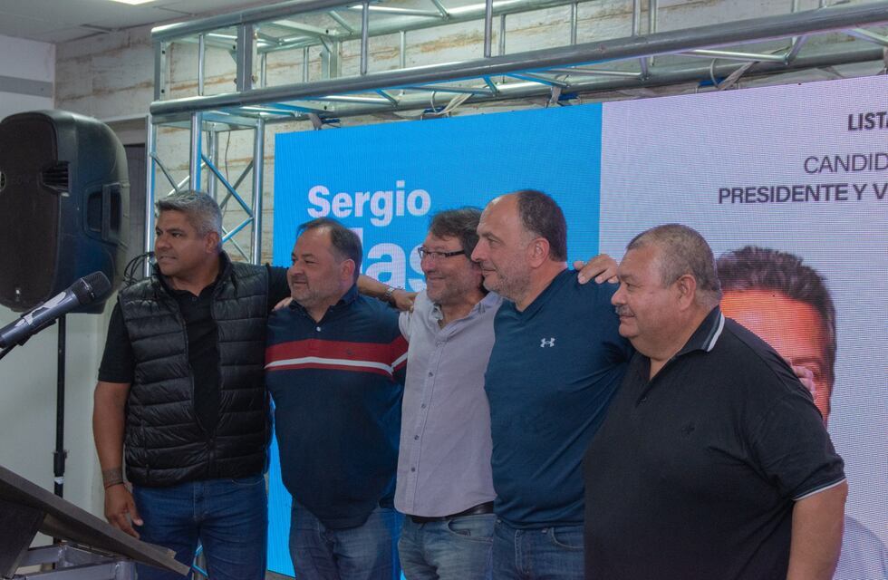 La CGT Regional Tres Arroyos y el peronismo local brindaron su apoyo a Sergio Massa con un acto