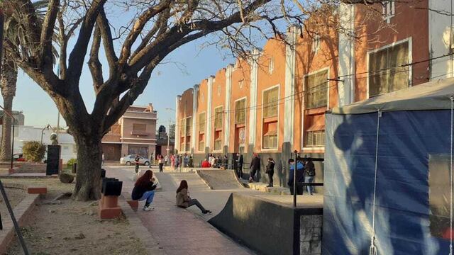 En Deán Funes, donde se detectó el brote de variante Delta, aumentan los testeos (La Voz).