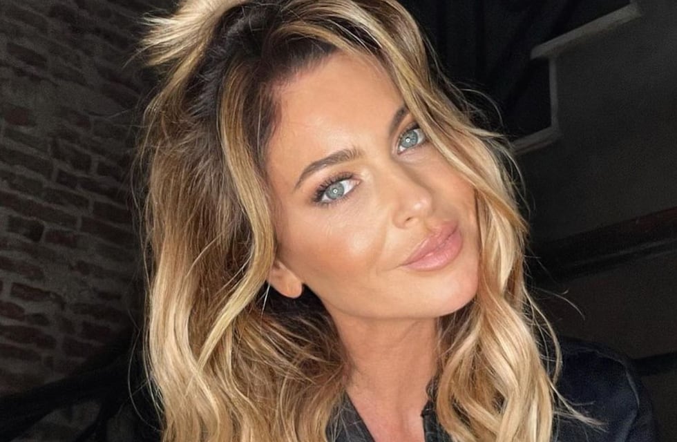 Karina Mazzocco se animó a una microbikini camuflada a sus 53 años y despertó suspiros