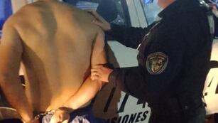 Intentó quemar a su expareja en Montecarlo y fue detenido.