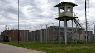 Los letrados se suman al episodio con un agente penitenciario