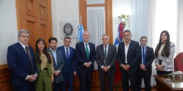 Oportunidades de negocios y exportación de azúcar fueron temas clave en el encuentro entre Jaldo y el Cónsul chileno.