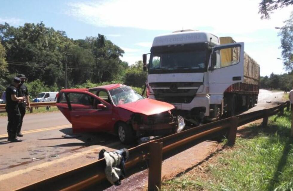 Falleció una mujer tras chocar con un camión en Eldorado