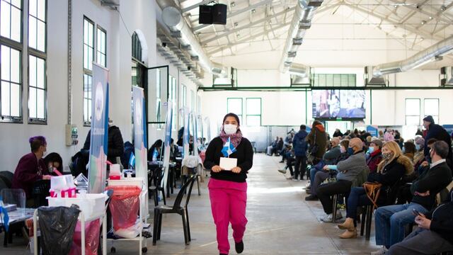 Hasta el momento hay 1.873.901 personas que recibieron al menos la primera inyección.