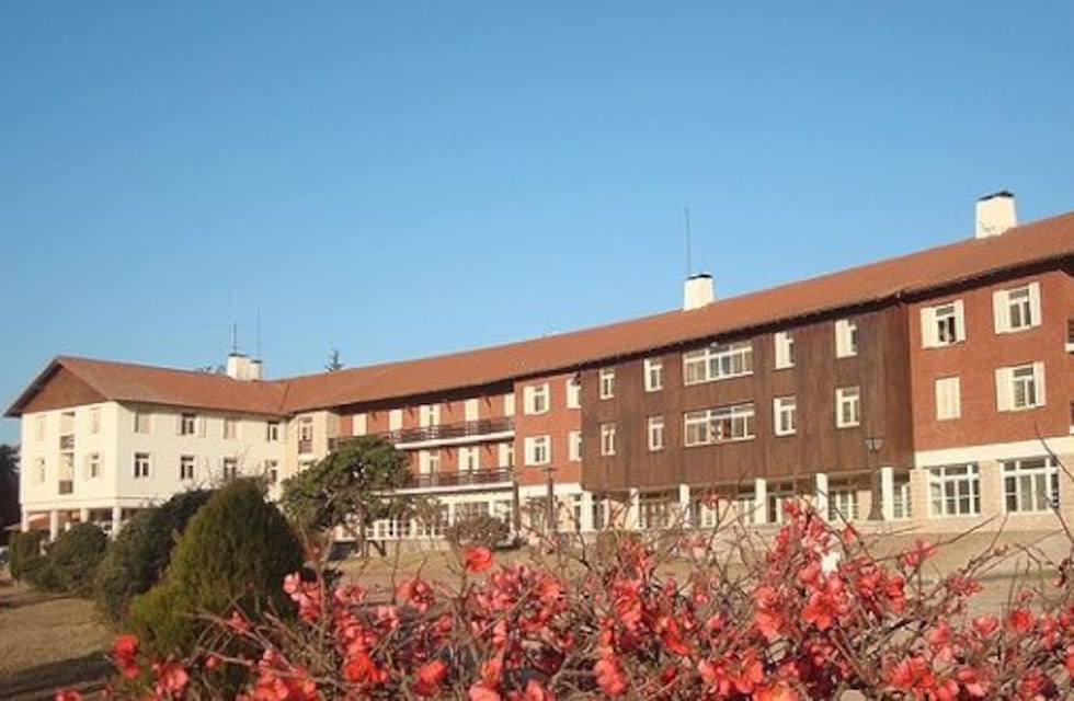 Turismo en Córdoba: así son los hoteles de Embalse, que salen 1.200 pesos la noche