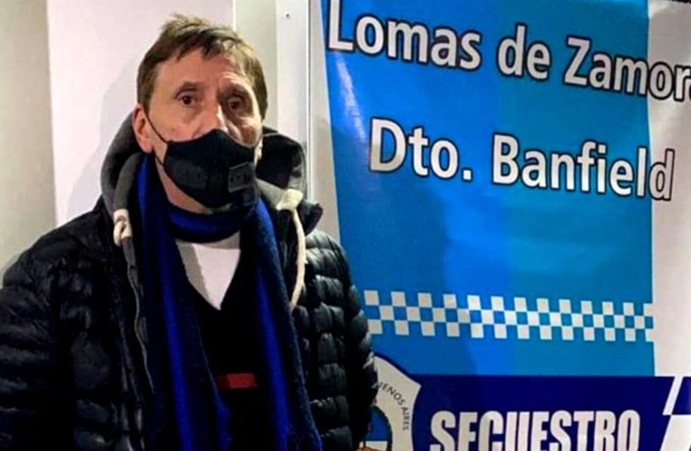 Detienen a un falso médico que atendía niños y era director de una clínica