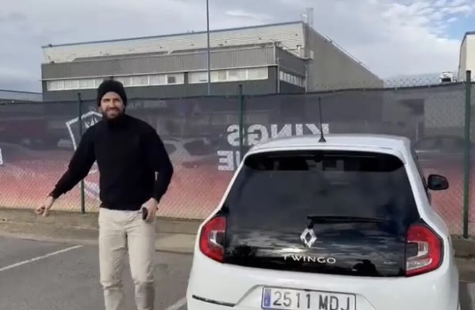 Gerard Piqué volvió a ironizar con la letra de la canción de Shakira: se lo vio muy sonriente conduciendo un Twingo