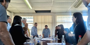 Agua Potable de Jujuy abrió el diálogo a vecinos con conexiones clandestinas en el asentamiento Aeroclub, pero pone condiciones para avanzar hacia la regularización del servicio.
