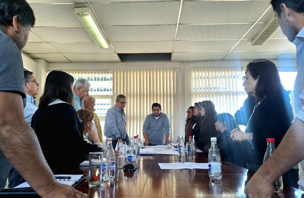 Agua Potable de Jujuy dialoga con vecinos del asentamiento Aeroclub para regularizar servicios