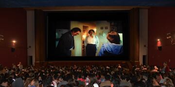 Miles de estudiantes pudieron ver "Argentina, 1985", en el Cine Belgrano