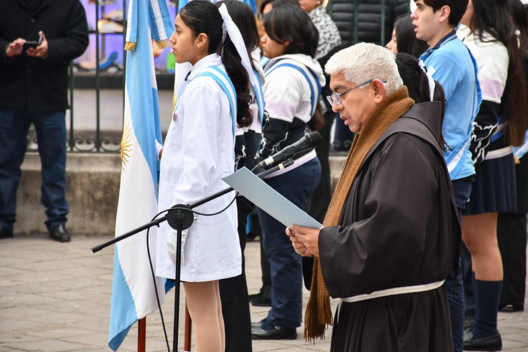 El fray Carlos Paz, rector de la basílica, se refirió a los 90 años de la inauguración de la estatua de san Francisco de Asís en el atrio del templo jujeño.