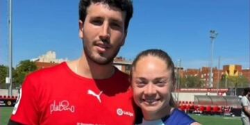 Estefi Banini junto a Sebastián Yatra.