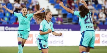 La jugadora mendocina, Estefanía Banini se destacó en la Copa Reina Iberdrola, del fútbol español.