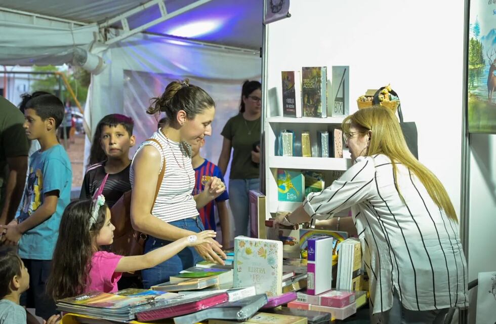 Se llevó a cabo en Arroyito, la XXVI edición de la Feria del Libro “Inés Dávila de Olocco”