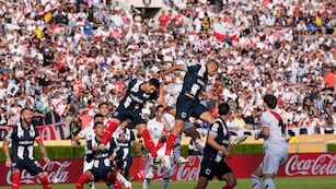 El tenso momento que vivió un hincha de Boca en el partido de River contra Monterrey