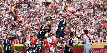 El tenso momento que vivió un hincha de Boca en el partido de River contra Monterrey