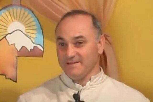 El padre Camilo Dib tiene 56 años, nació en Tucumán y es hijo de sirios.