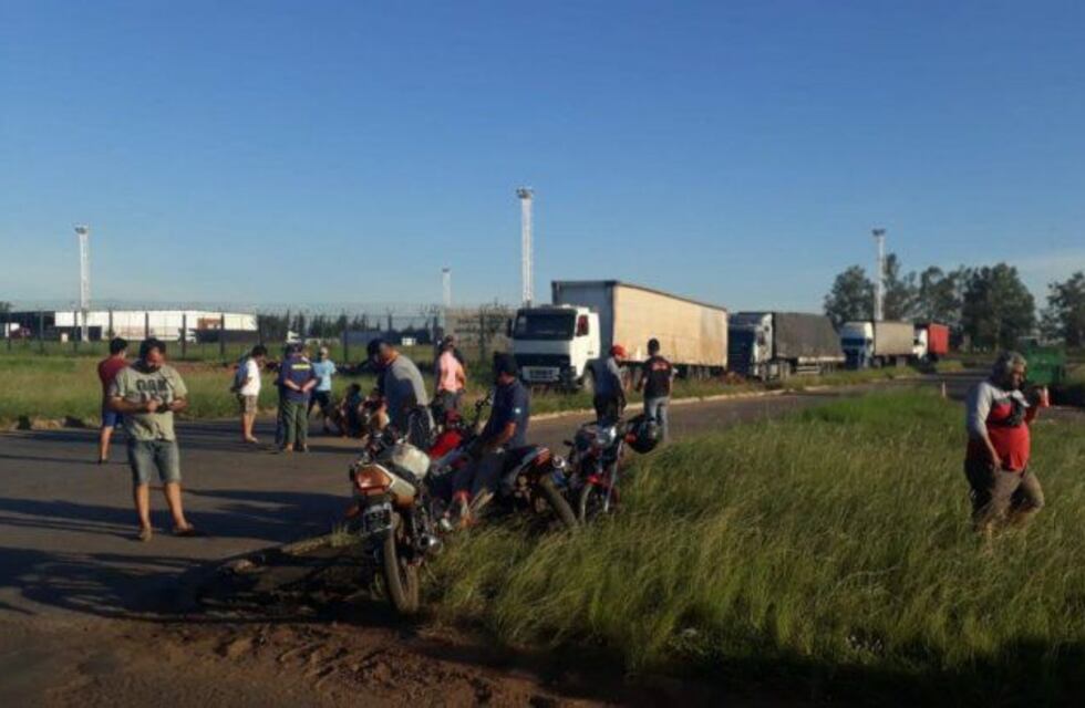 Camioneros cerró el cruce en Paso de Los Libres en respuesta a los choferes brasileños que no presentan tests PCR