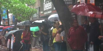 Paraguas en mano para un fin de semana con pronóstico de lluvias para Córdoba.