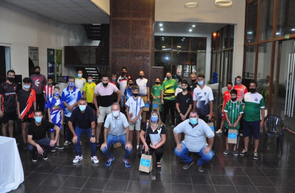 Entrega de presentes para integrantes del Nacional de Baby Fútbol