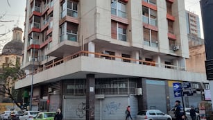 Hablaron los vecinos del expolicía que vivía con un cadáver. (Foto: El Doce)