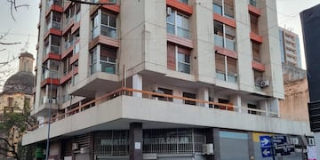 Hablaron los vecinos del expolicía que vivía con un cadáver. (Foto: El Doce)