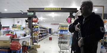 El supermercado chino quedó custodiado