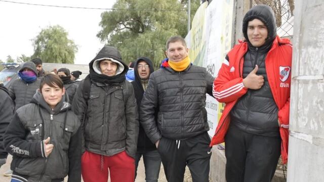 Largas filas para conseguir una entrada para River vs Baracas Central