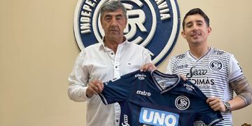 Carlos Castro presidente de Independiente Rivadavia junto a Jonathan Lozano gerente de la empresa The Code, Colombia.