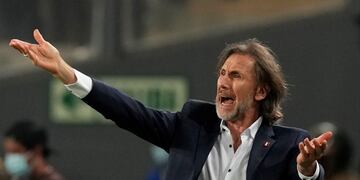 Ricardo Gareca se reúne este martes con dirigentes de Vélez, que el domingo visitará a Talleres (AP).